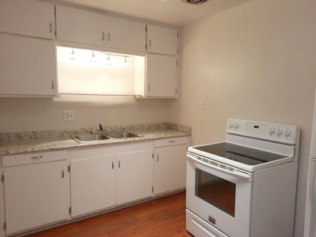 Photo - 560 Estancia Dr NW Unit B