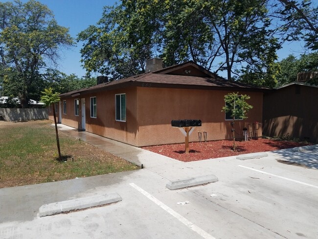 Building Photo - 643 R St Unit A