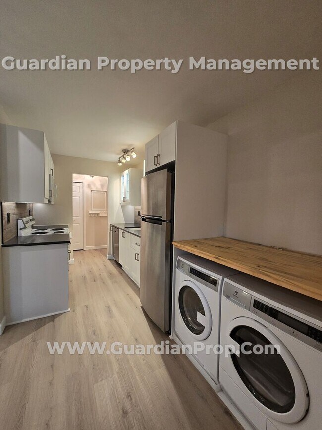 Photo - Available now! Oct. Move-in special! Hopki... Unit 6
