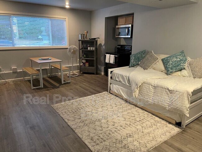 916 207th Pl SE Unit B
