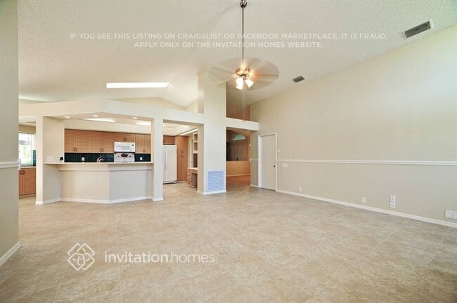 Photo - 437 Waterford Cir E