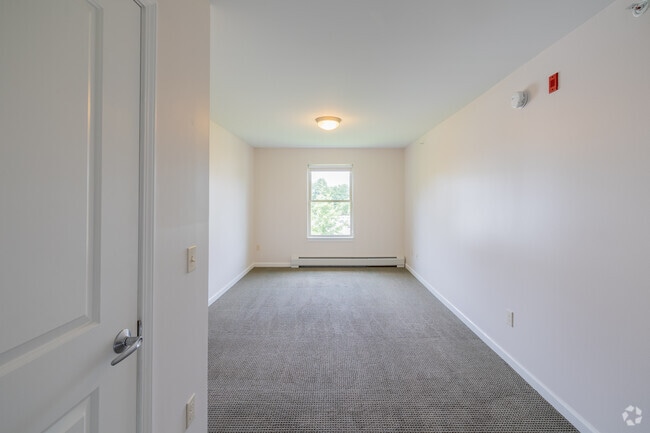 Unit 323-302 - 2BD, 2BA - 1081SF - Master Bedroom - Village at Autumn Pond