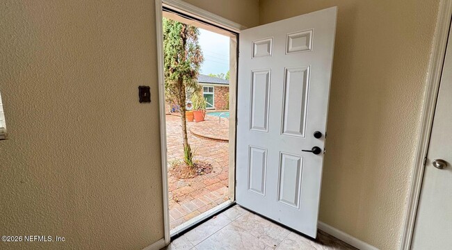 Photo - 5557 Floral Ave