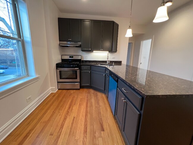 Photo - 6018 N Melvina Ave Unit 2