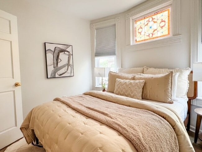 Building Photo - Brand new, huge 2 BR/2BA fully furnished i... Unit Lake View 1st floor
