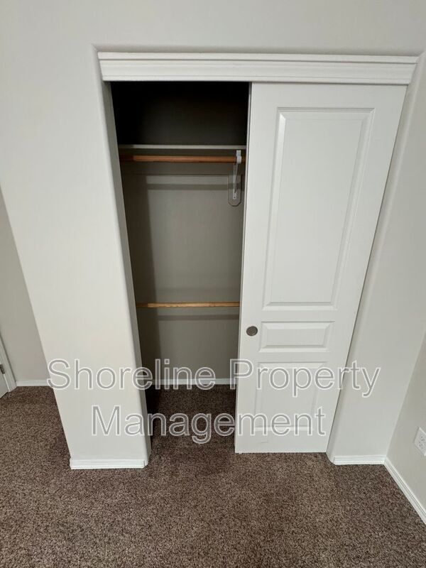 Photo - 511 Diamond Lake St