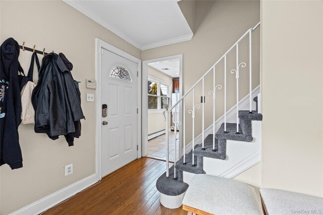 Photo - 3285 Neptune Ave