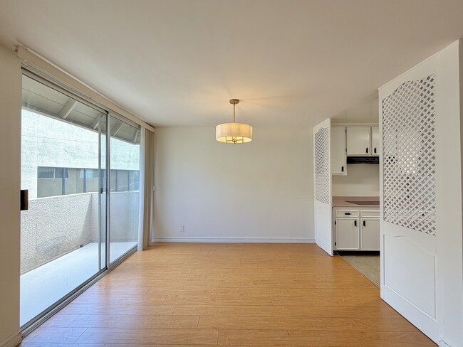 Dining Room - 14141 Dickens St Unit 311