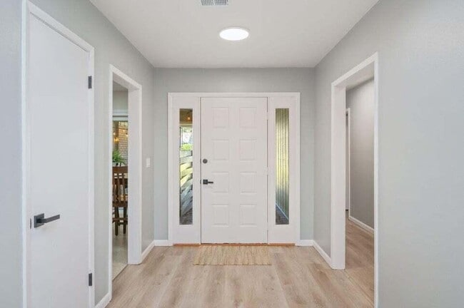 Photo - 512 Samana Way