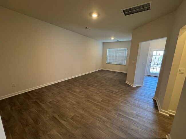 Photo - 1343 Amberview Ln