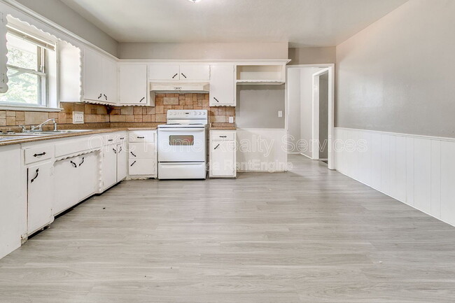 Photo - 8712 NE 25th St