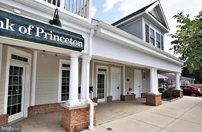 Building Photo - 11 Cranbury Rd Unit 1