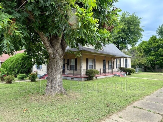 Building Photo - 904 W Oak Ave Rental