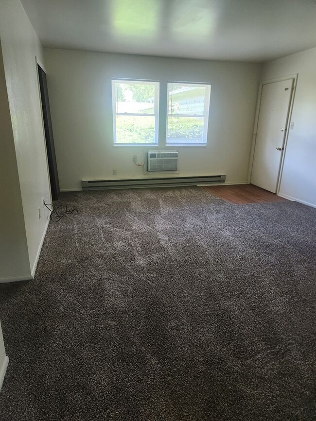Photo - 1124 Lake Forest Dr Unit A