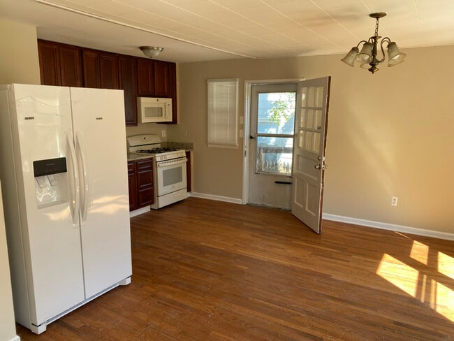 Building Photo - 2315 Green St SE