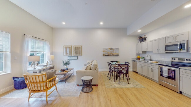 Building Photo - State and Clinton