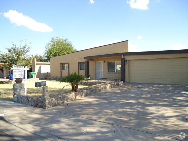 Building Photo - 4 Bedroom 2 Bathroom- Gilbert & Southern Rental