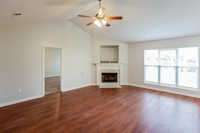 Photo - 1800 Sarah Ann Dr W