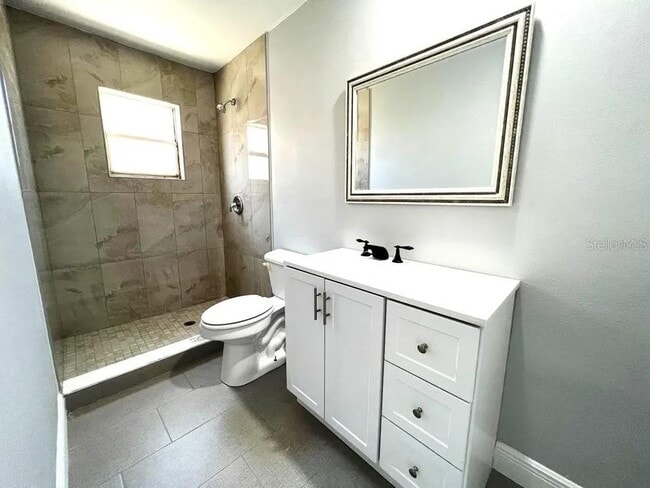 Photo - 453 Hemlock St