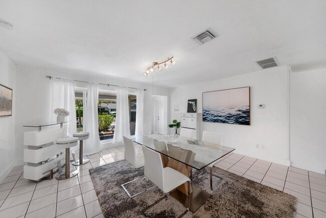 Photo - 220 SE 2nd Ave