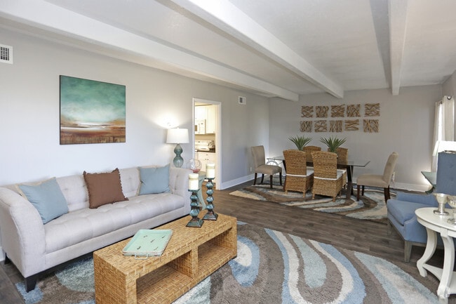 2BR, 2BA - 1169 SF