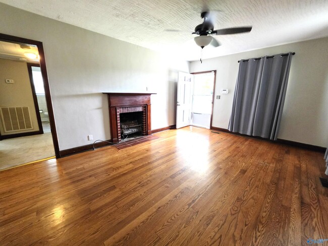 Photo - 2007 Vanderbilt Cir SW