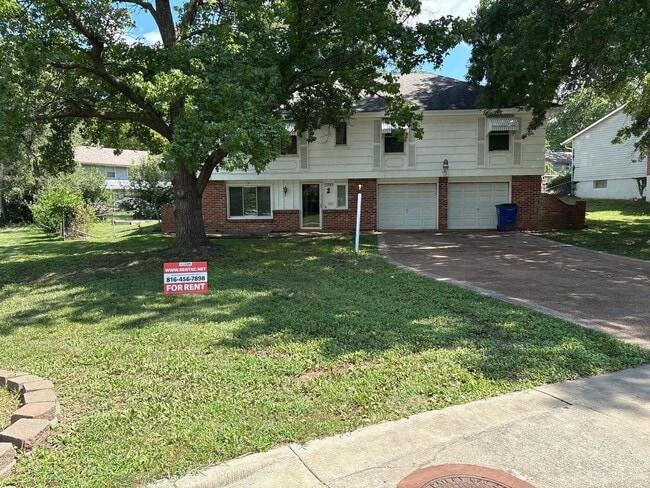 Building Photo - COMING SOON!! Raytown Large SF House