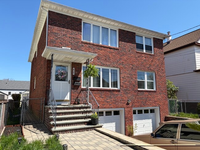 Building Photo - 424 Dewitt St Unit First Floor  1