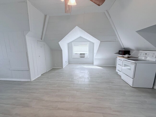 Photo - 1010 13th Ave W Unit B