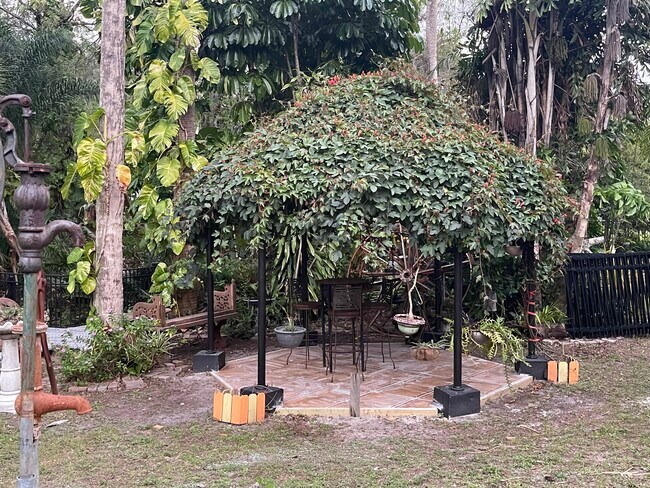 Photo - 411 W Flora St