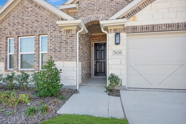 Photo - 2810 Woodbrook Dr