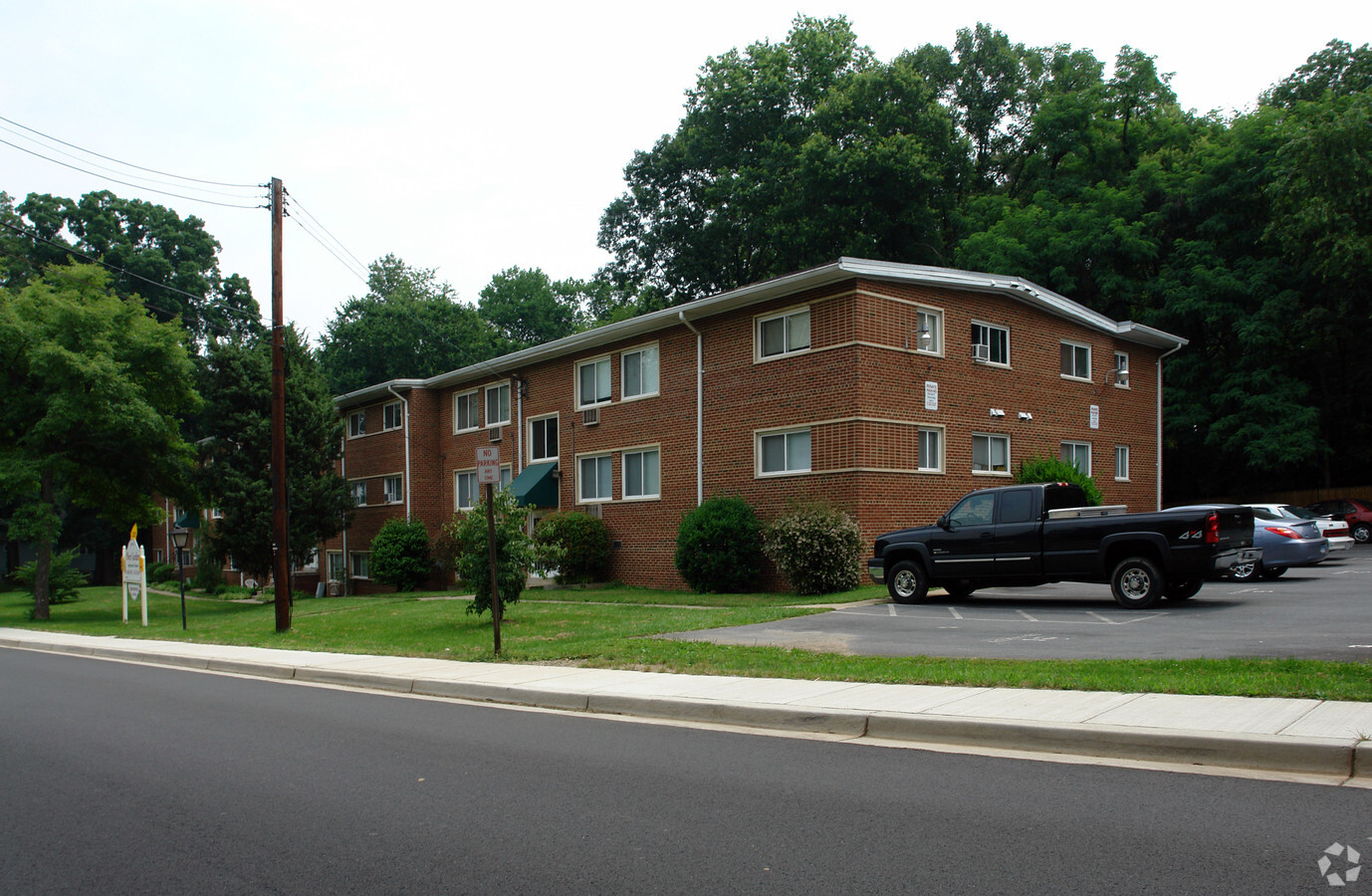 Oliver Gardens - Oliver Gardens Apartments