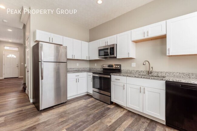 Photo - 1363 Summit St