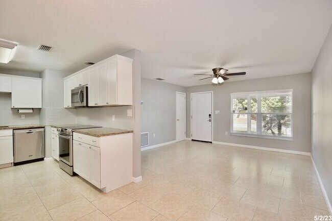 Photo - Lovely 3/2 Home with a Large Fenced Backya...