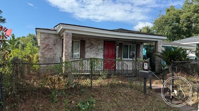 Building Photo - 1129 Darwin St