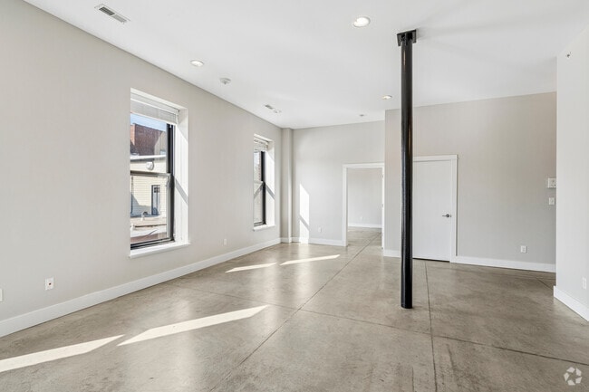 2BR, 2BA - 1,085SF - Living Room