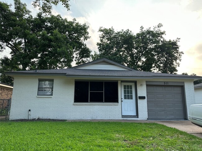 Photo - 511 Guyer St