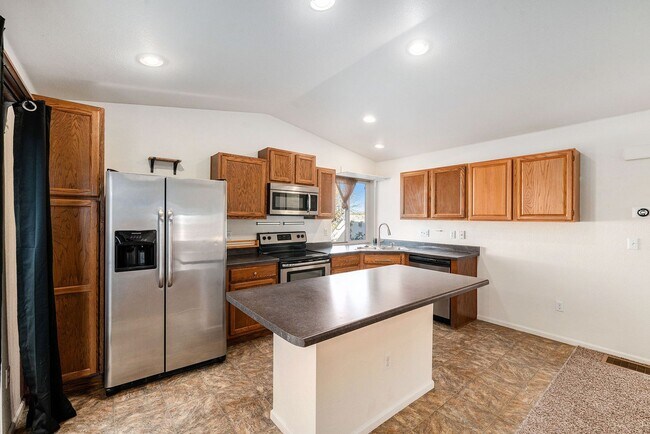 Photo - Spacious 3 Bed 3 Bath in the heart of Gree...