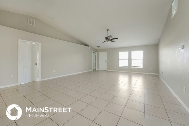 Photo - 730 Cane St E