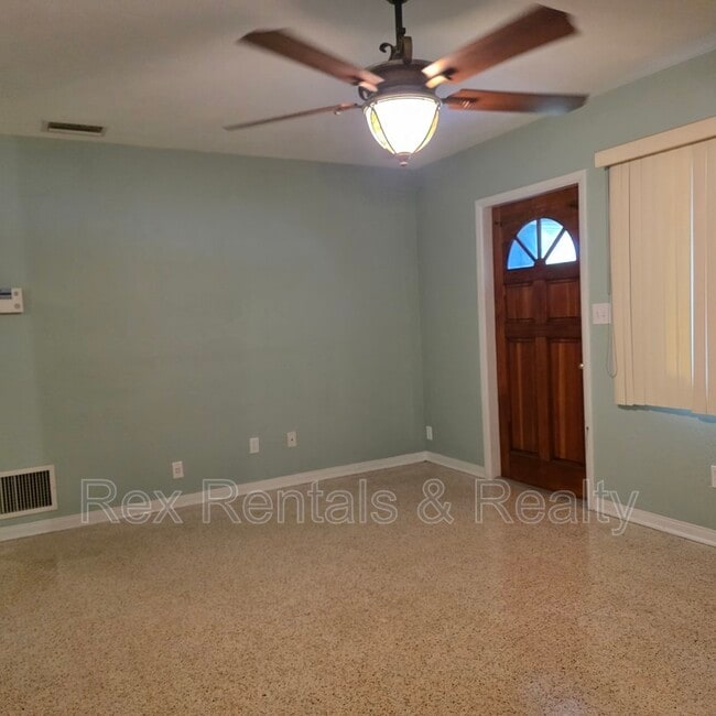 Photo - 3229 30th St N