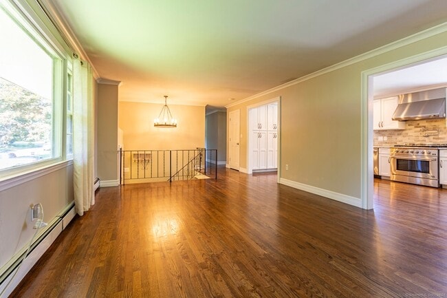 Photo - 73 Paschal Dr