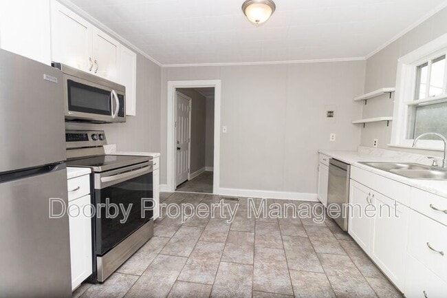 Photo - 640 Lupton Dr