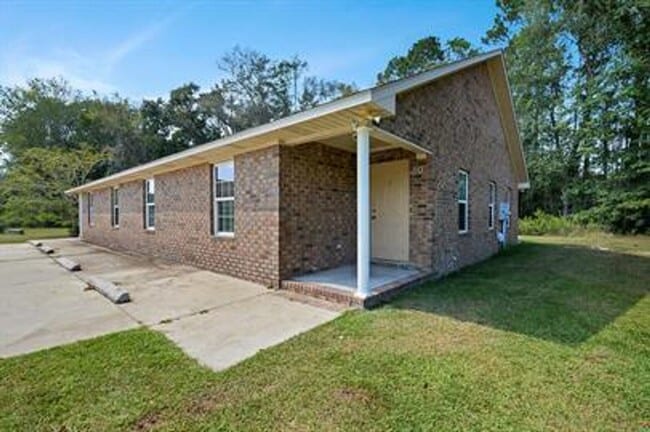 Photo - 19 Webb Ct NE