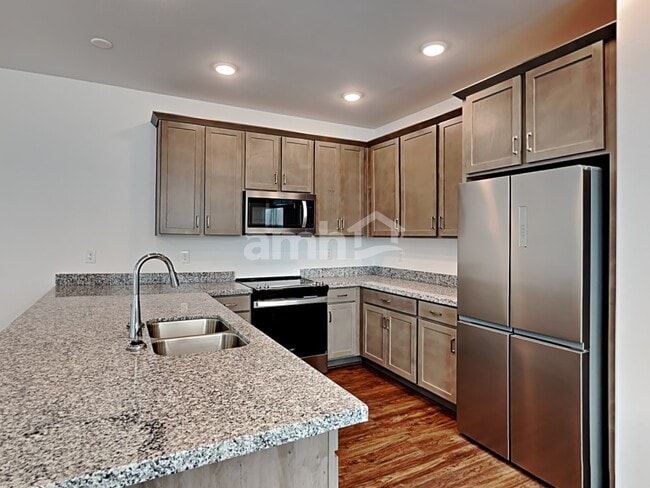 Photo - 897 S 150th Dr