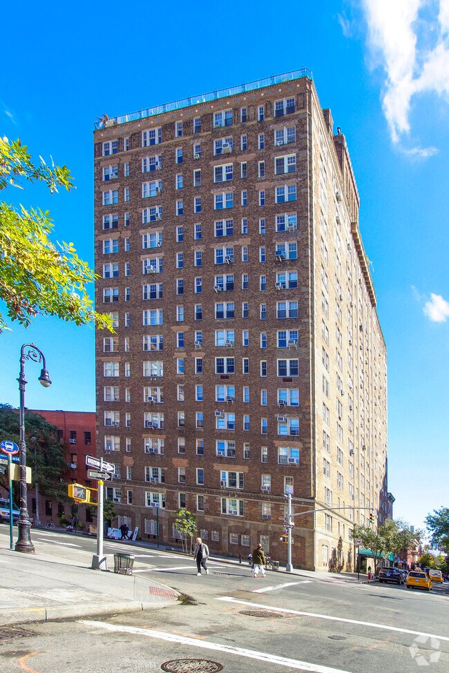 Photo - 299 W 12th St