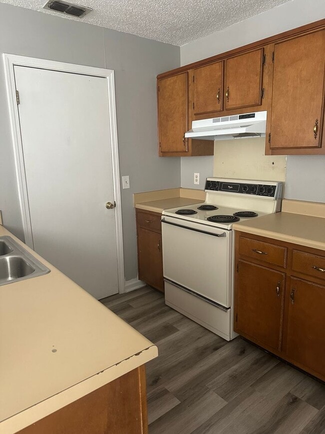 Photo - 508 Village Cove