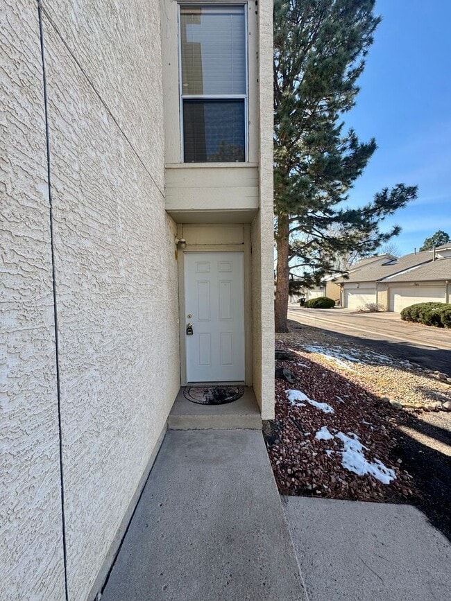 Photo - 2 Bedroom Townhome with Pool and Fitness Center/Centrally Located!!