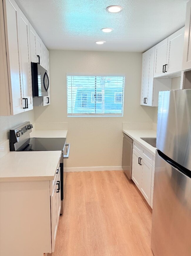 Building Photo - 328 S Weitzel St