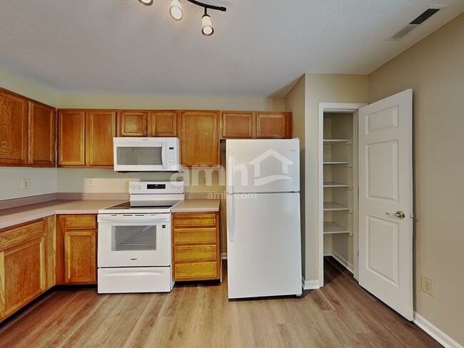 Photo - 5943 King Lear Dr