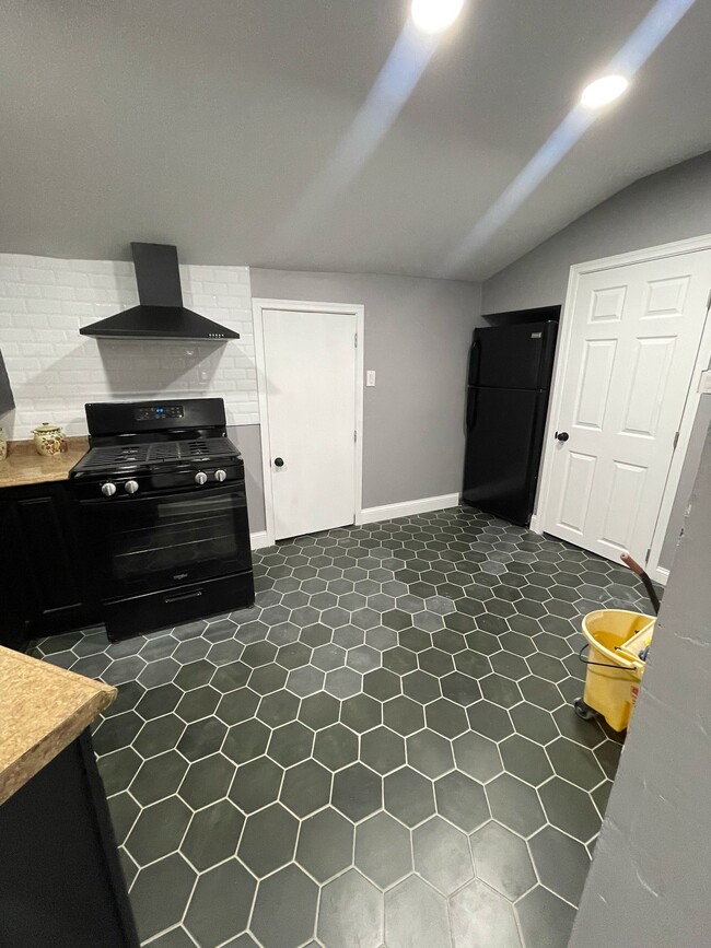 KITCHEN - 1937 Buckius St